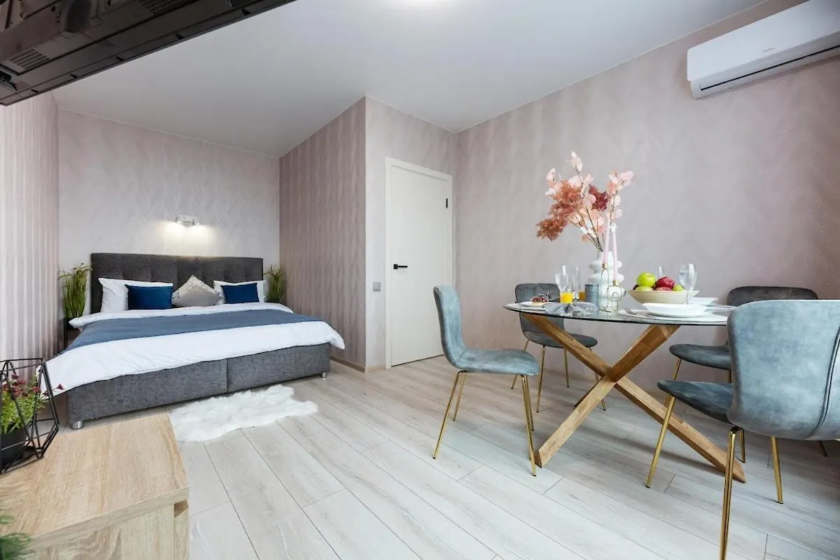 San Francisko Apartment Near Nyvky Metro Station 299 キエフ